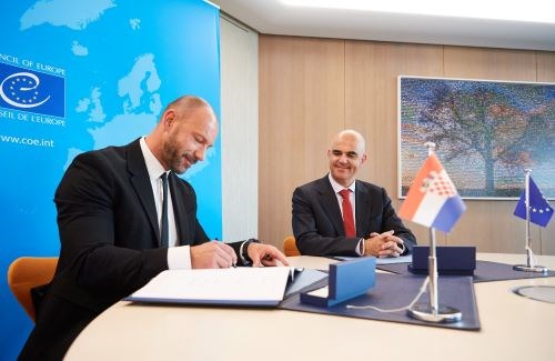 Slika /slike/00 MINISTAR HABIJAN/Potpisivanje Konvencije o zaštiti odvjetničke profesije/foto 1_potpisivanje konvencije za zastitu odvjetnicke profesije.jpg